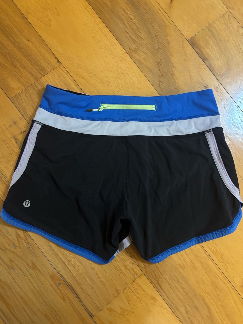 Lululemon Groovy Run Short *4-way Stretch - Picture 6 of 6
